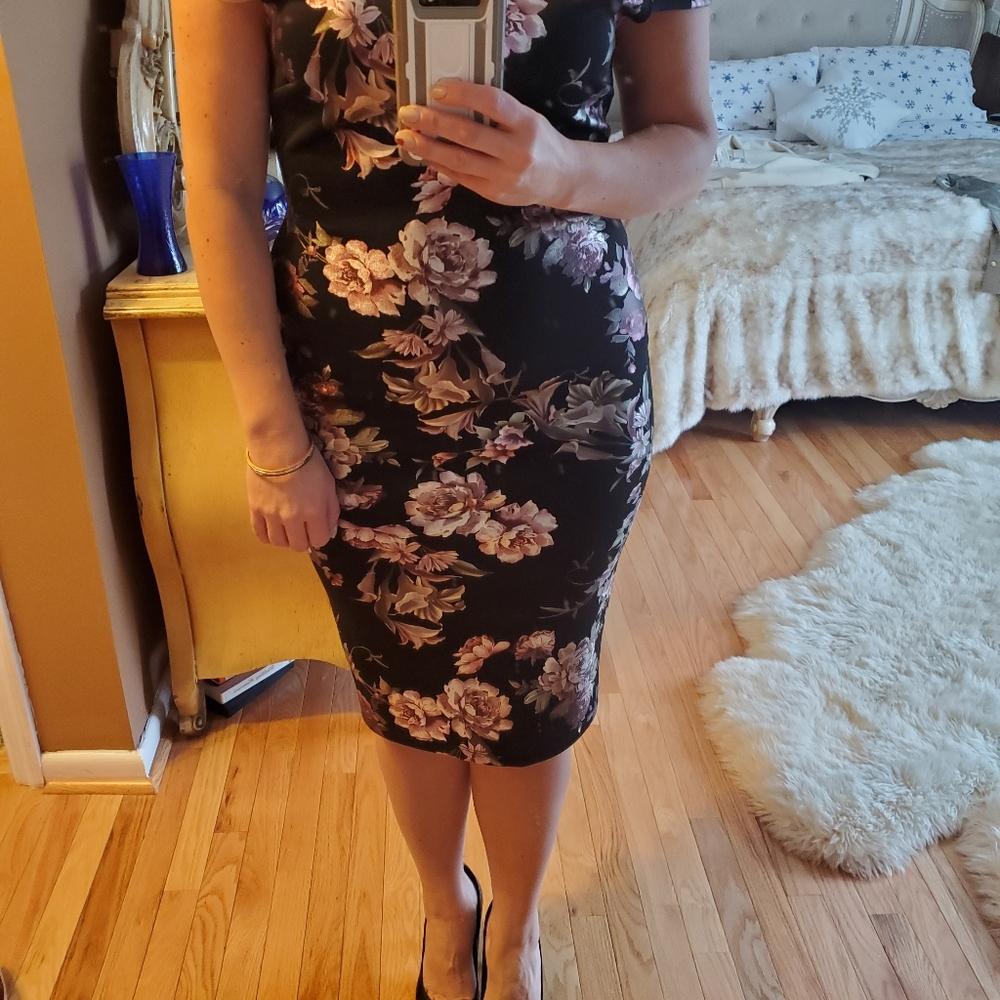 Dresses - Picture 4 of 5